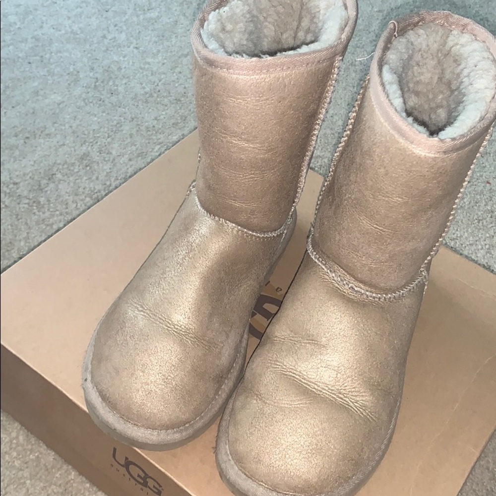 UGGS - Picture 2 of 2